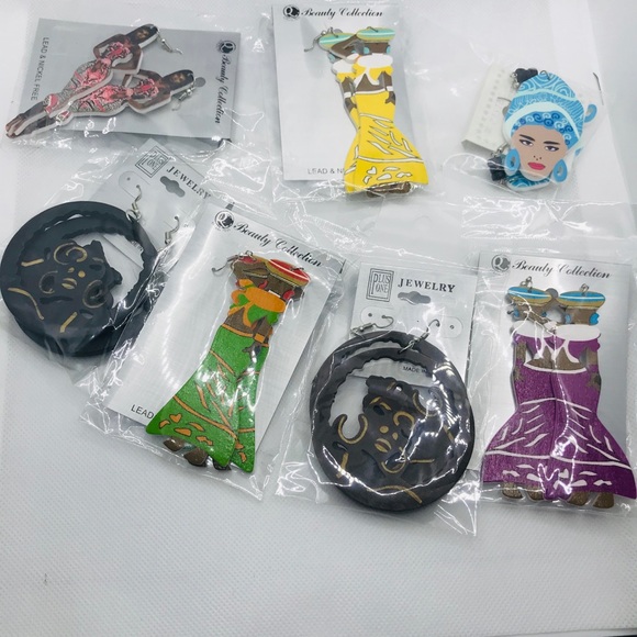 Earring $9 each plus shipping - Picture 2 of 5